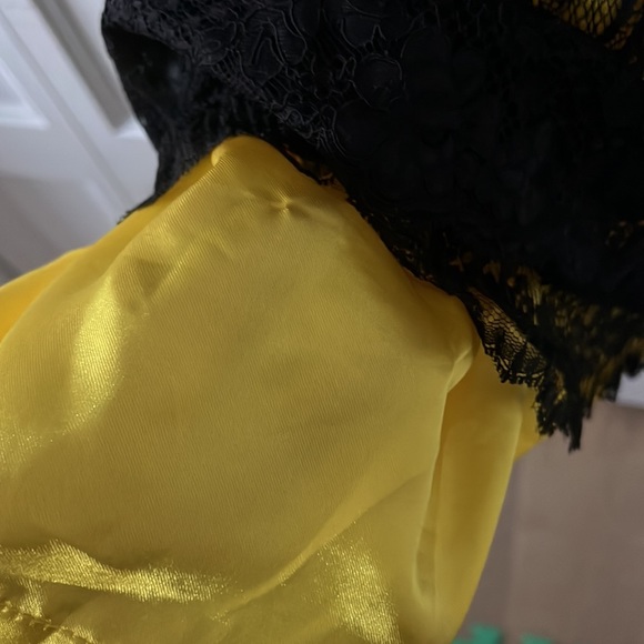 Black Lace and Yellow Sleeveless Mini Dress - Picture 4 of 5